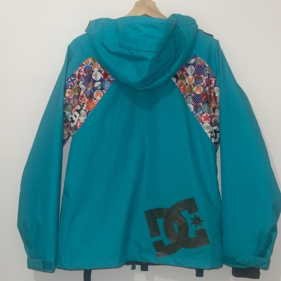 DC Fuse Women’s Graphic Print 2011 Snowboarder Jacket Size Small Teal Black - Picture 13 of 13